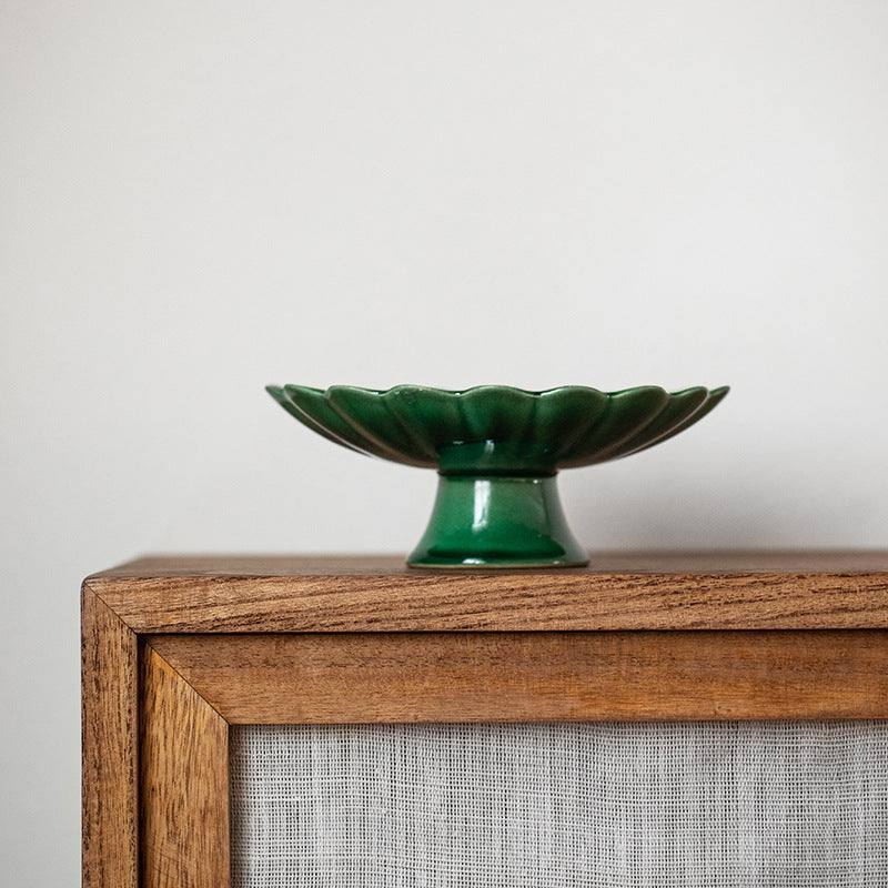 Hatsuichi Mino Ware Kiku Footed Plate Collection