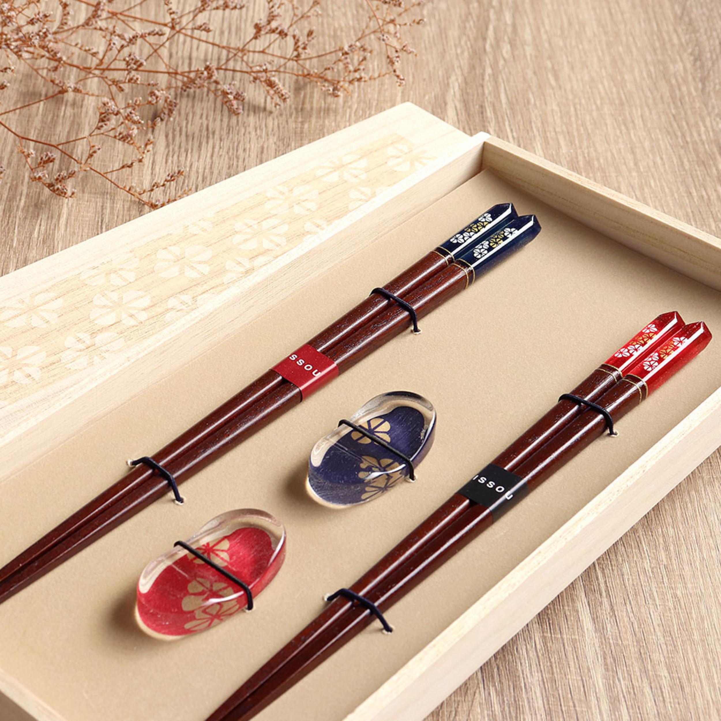 ISSOU Mankai Sakura Japanese Handcrafted Wooden Chopsticks Wedding Gift Set