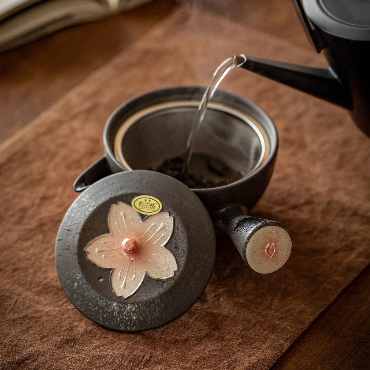 Ensemble de thé en céramique Yohen Sakura fait à la main de Arita Ware avec boîte en bois