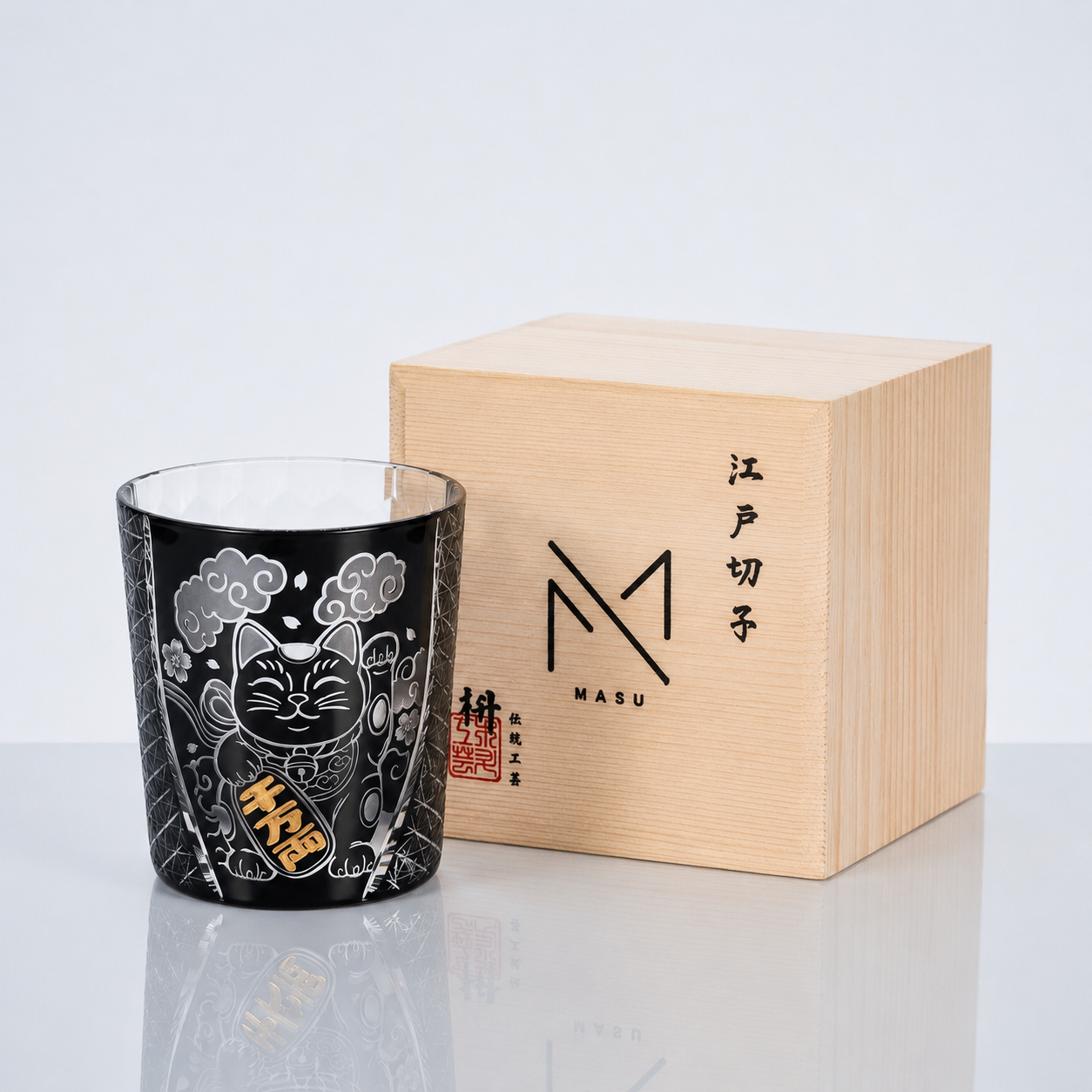 Verre à whisky Kuro Kin Maneki Neko en Edo Kiriko avec boîte en bois
