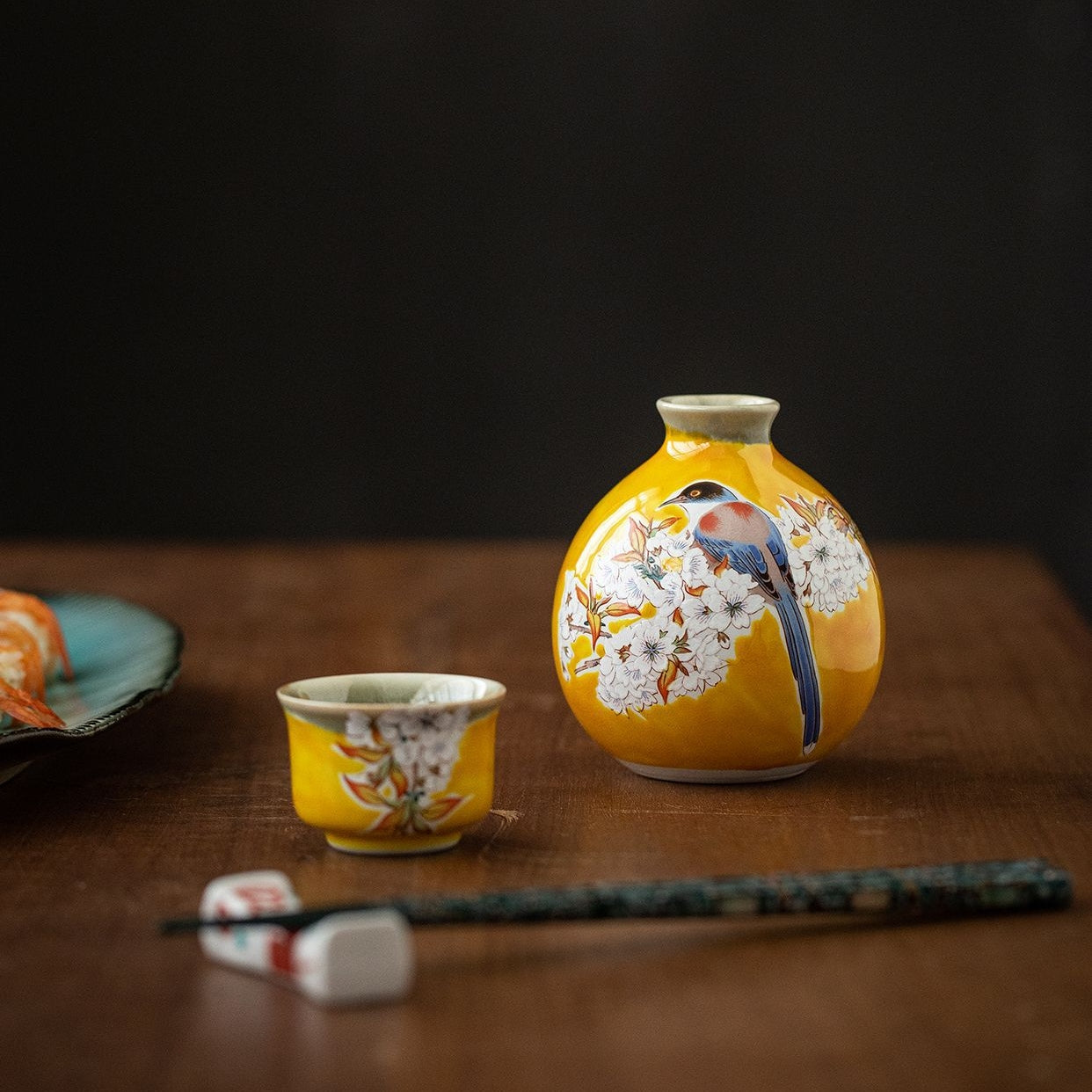Kutaniyaki Yellow Sparrow Sake Set