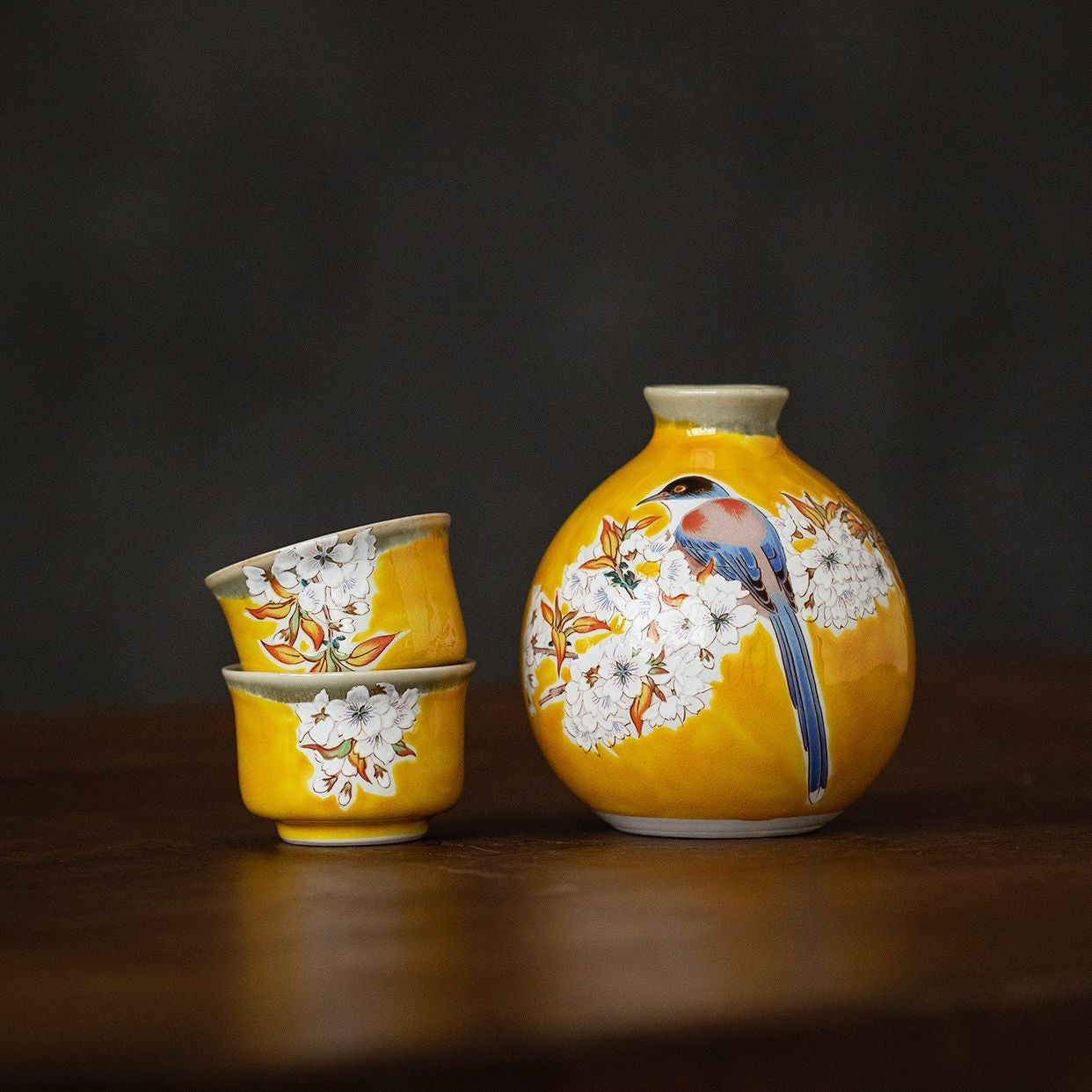 Kutaniyaki Yellow Sparrow Sake Set