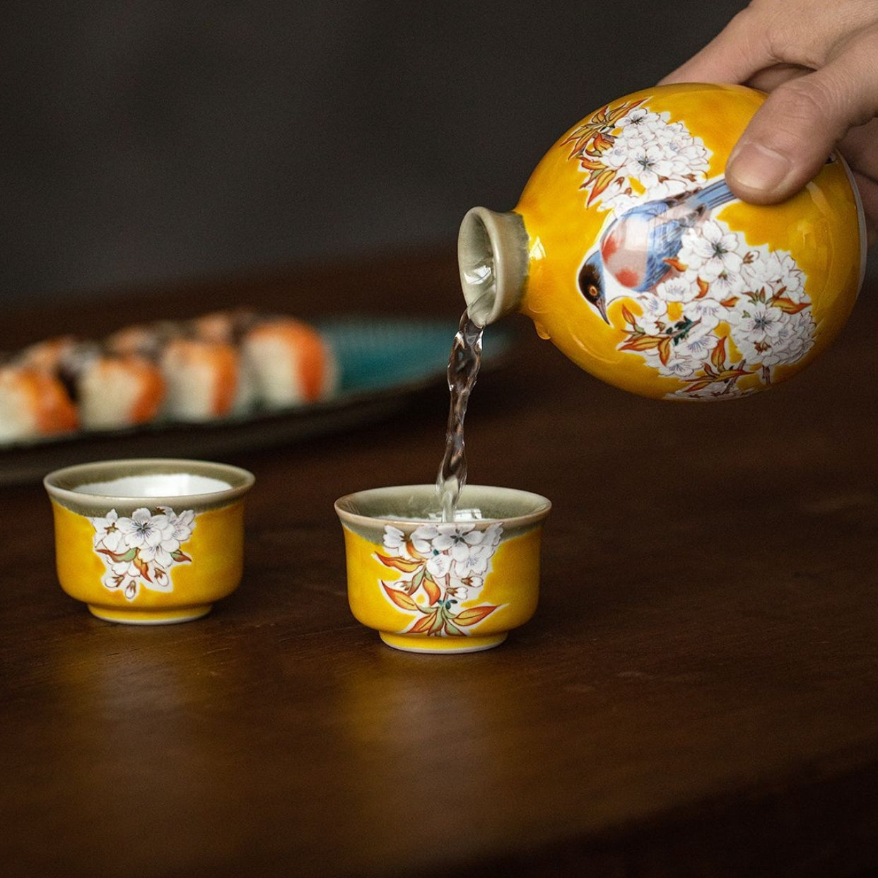 Kutaniyaki Yellow Sparrow Sake Set