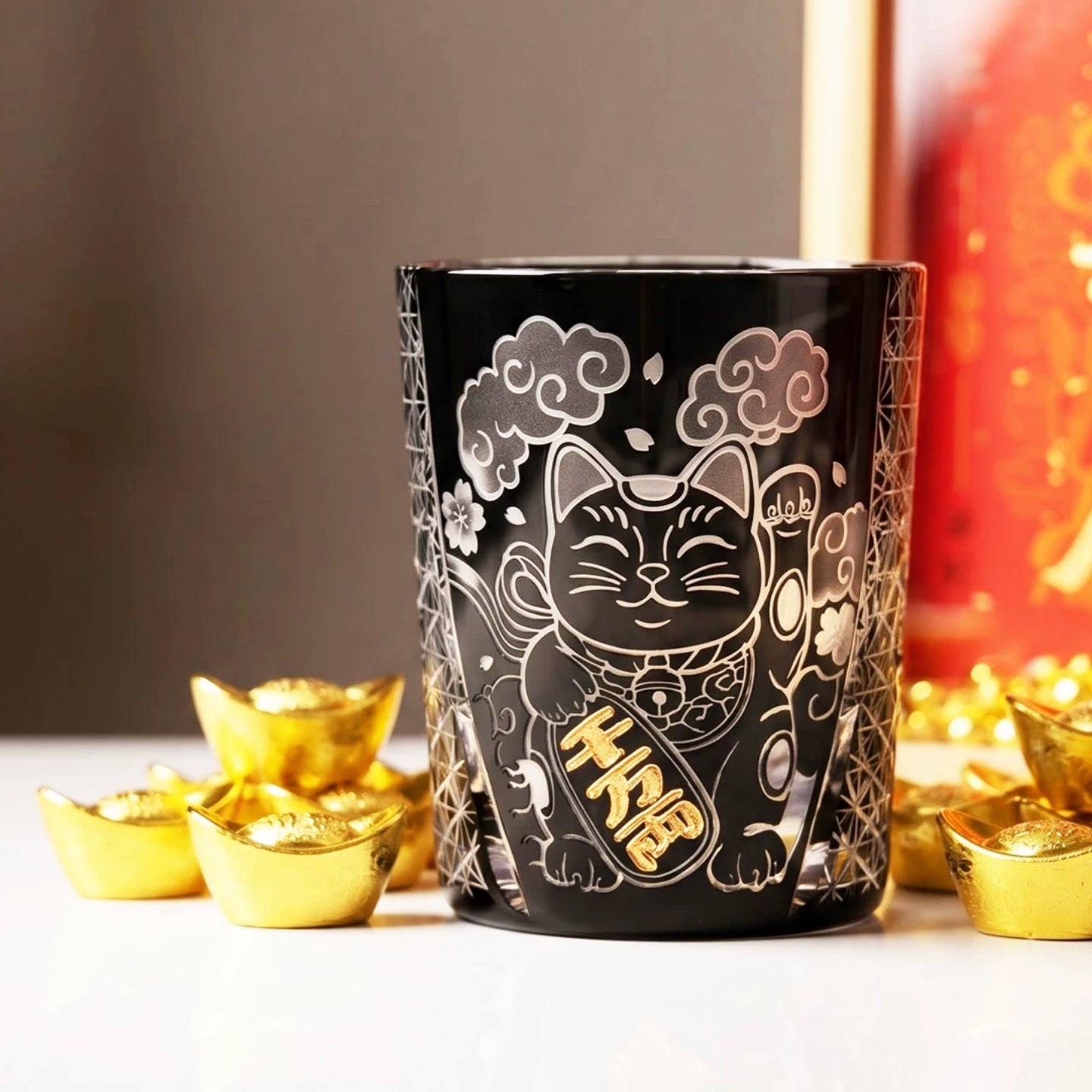 Verre à whisky Kuro Kin Maneki Neko en Edo Kiriko avec boîte en bois