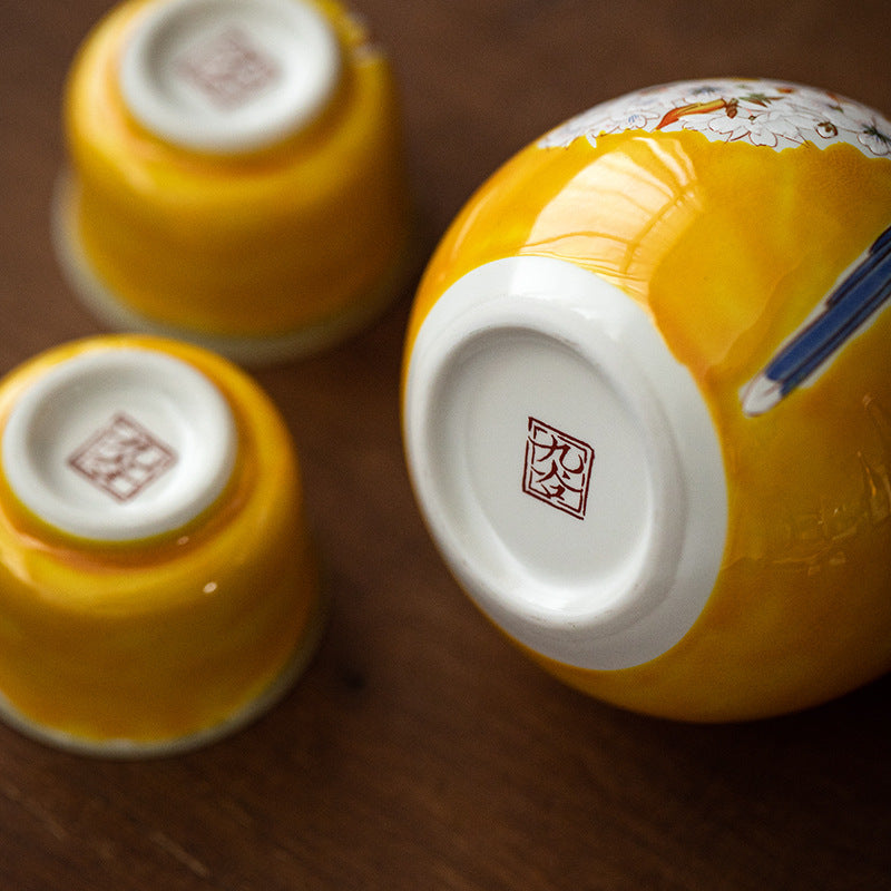 Kutaniyaki Yellow Sparrow Sake Set