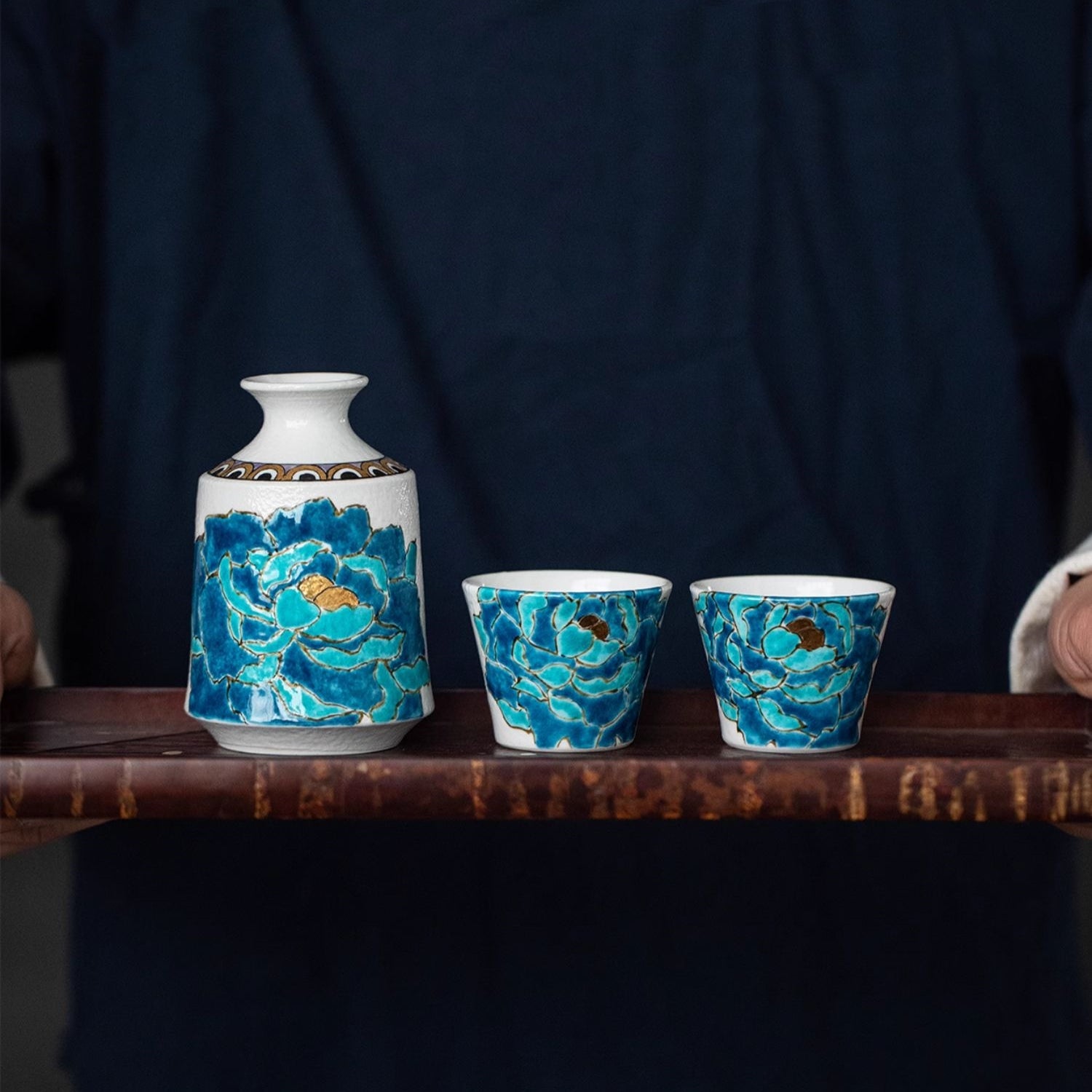 Kutaniyaki Gold Foil Blue Peony Sake Set