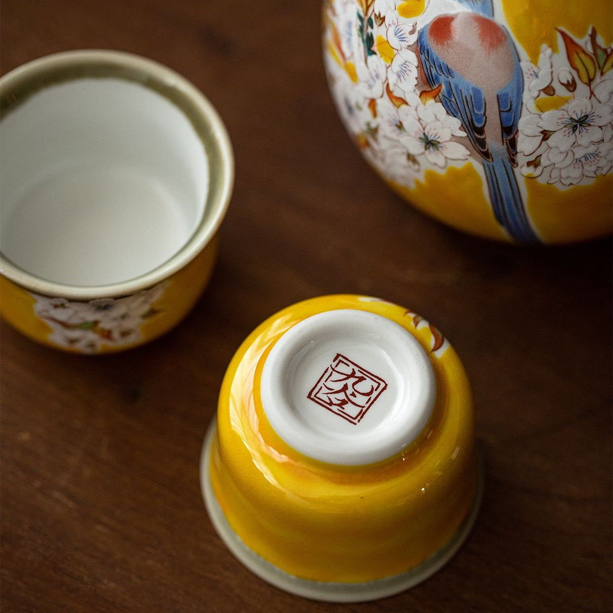 Kutaniyaki Yellow Sparrow Sake Set