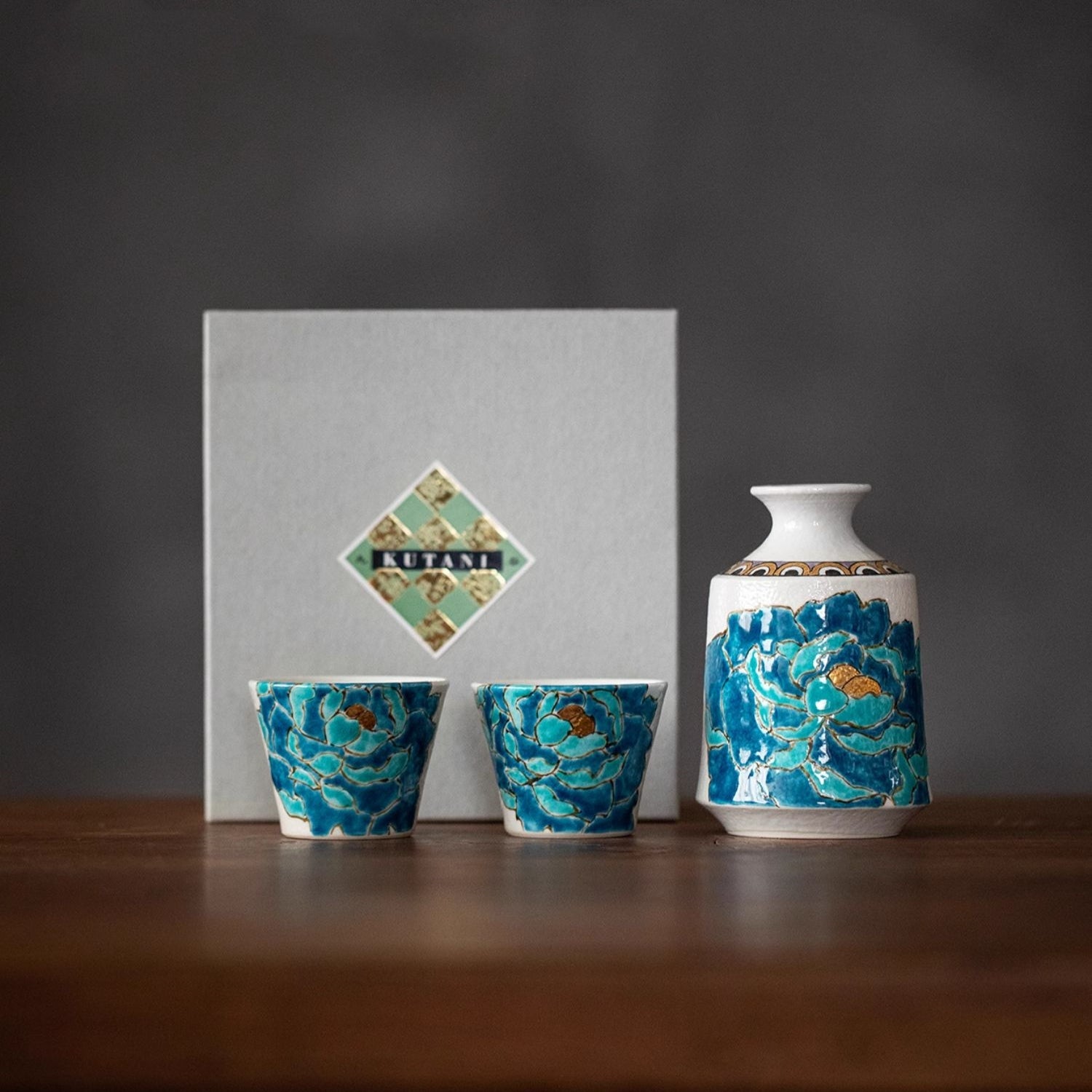 Kutaniyaki Gold Foil Blue Peony Sake Set