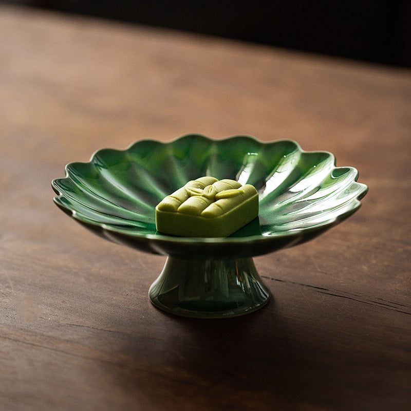 Hatsuichi Mino Ware Kiku Footed Plate Collection