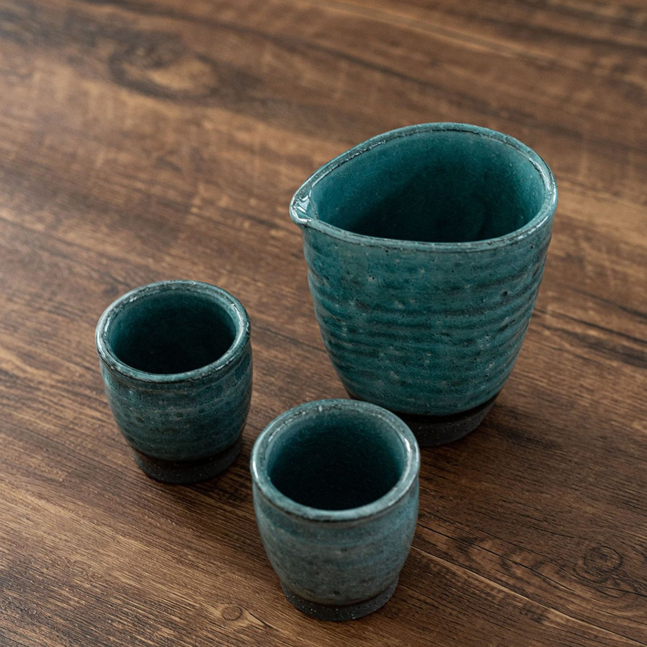 Hatsuichi Mino Ware Blue Pine Sake Set