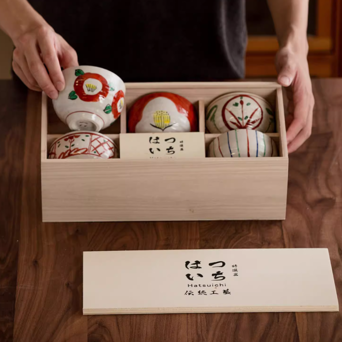 Kutaniyaki Handcraft Akai Sazanka Bowl Set of Five With Wooden Box