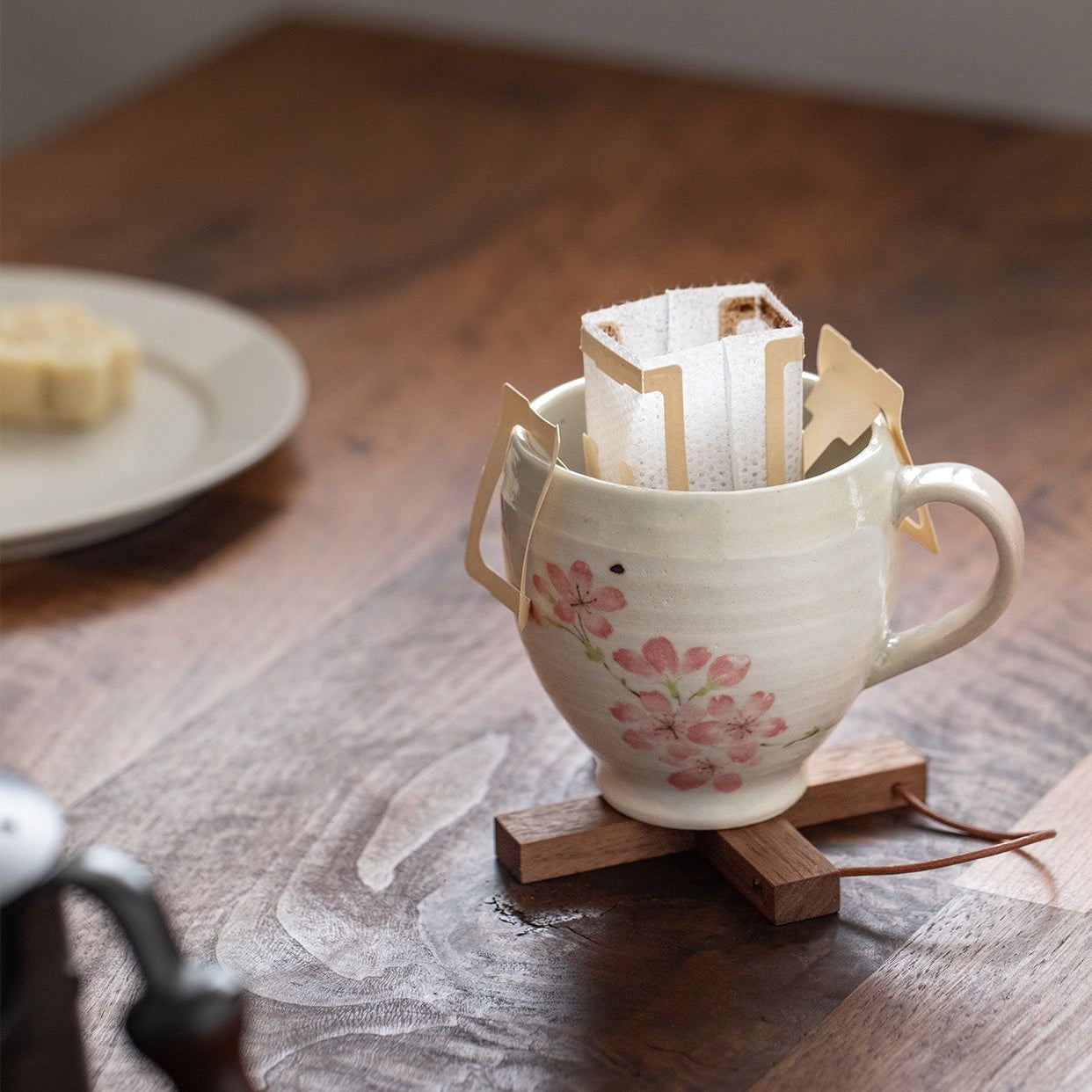 Hatsuichi Mino Ware Kiyohana Ceramic Mug Collection