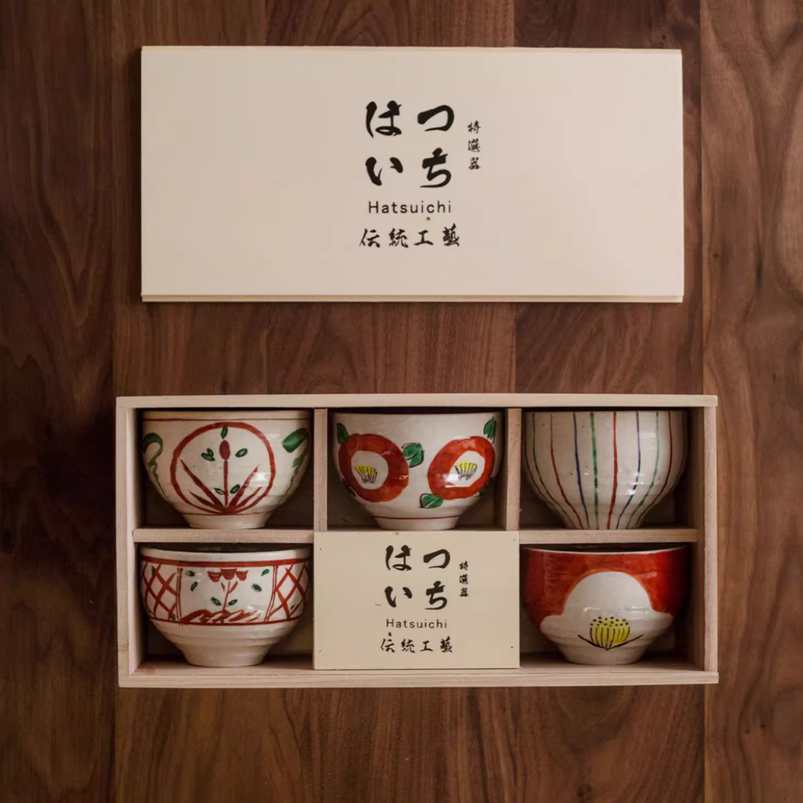 Kutaniyaki Handcraft Akai Sazanka Bowl Set of Five With Wooden Box