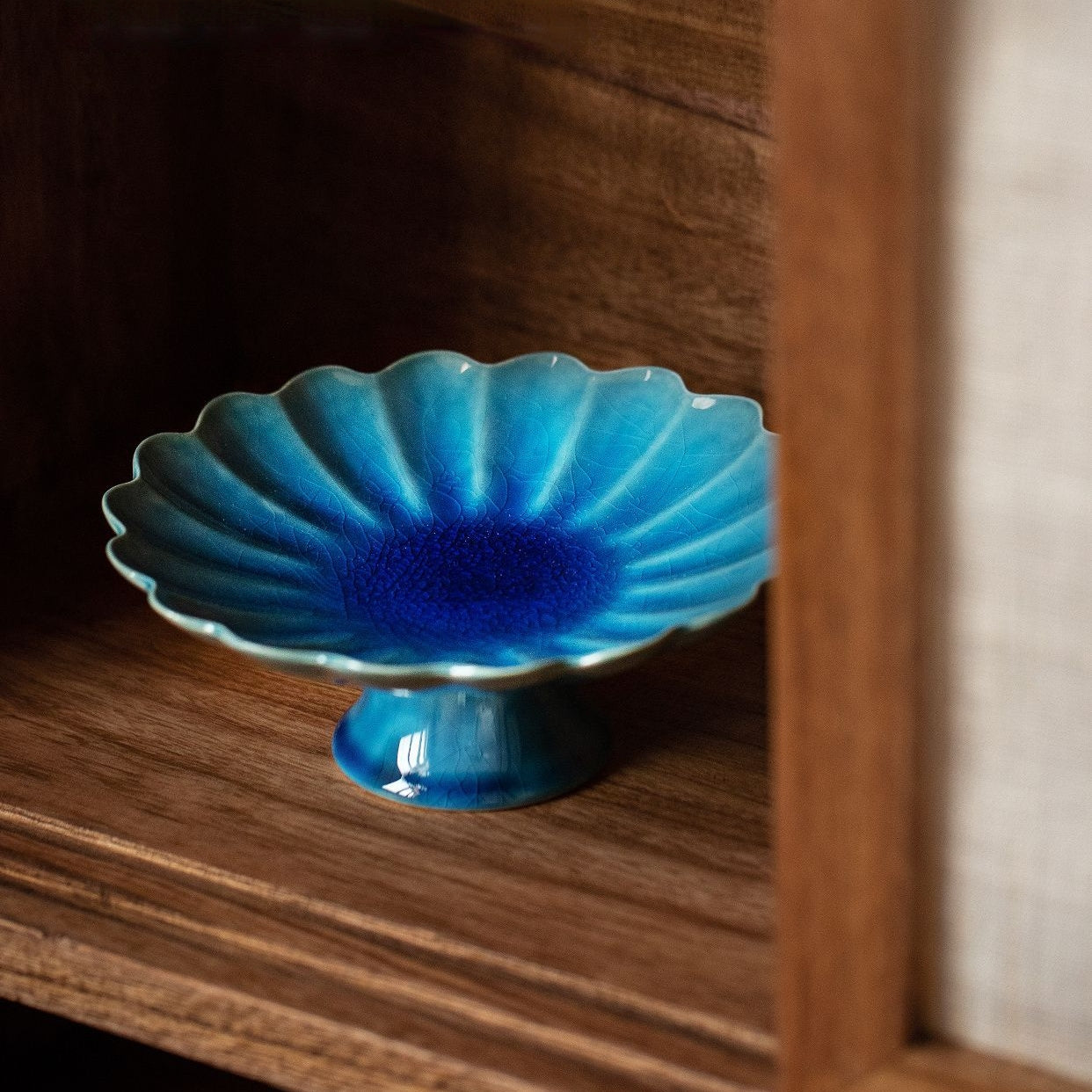 Hatsuichi Mino Ware Kiku Footed Plate Collection