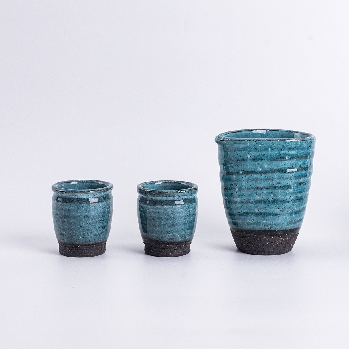 Hatsuichi Mino Ware Blue Pine Sake Set