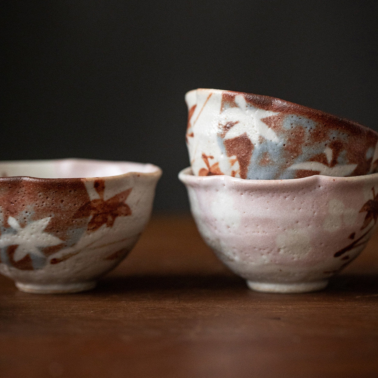 Ensemble de cinq bols Kobachi en céramique fait à la main Momiji de Shino Ware