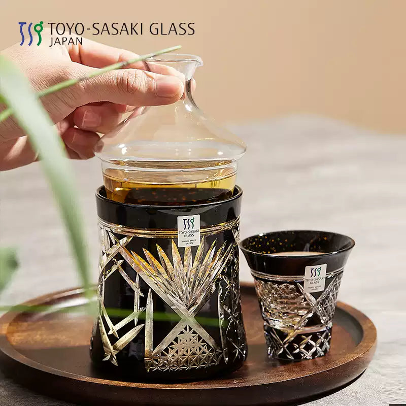 Toyo-Sasaki Yachiyogama Handcrafted Kinpaku Kuro Kiriko Sake Set Collection