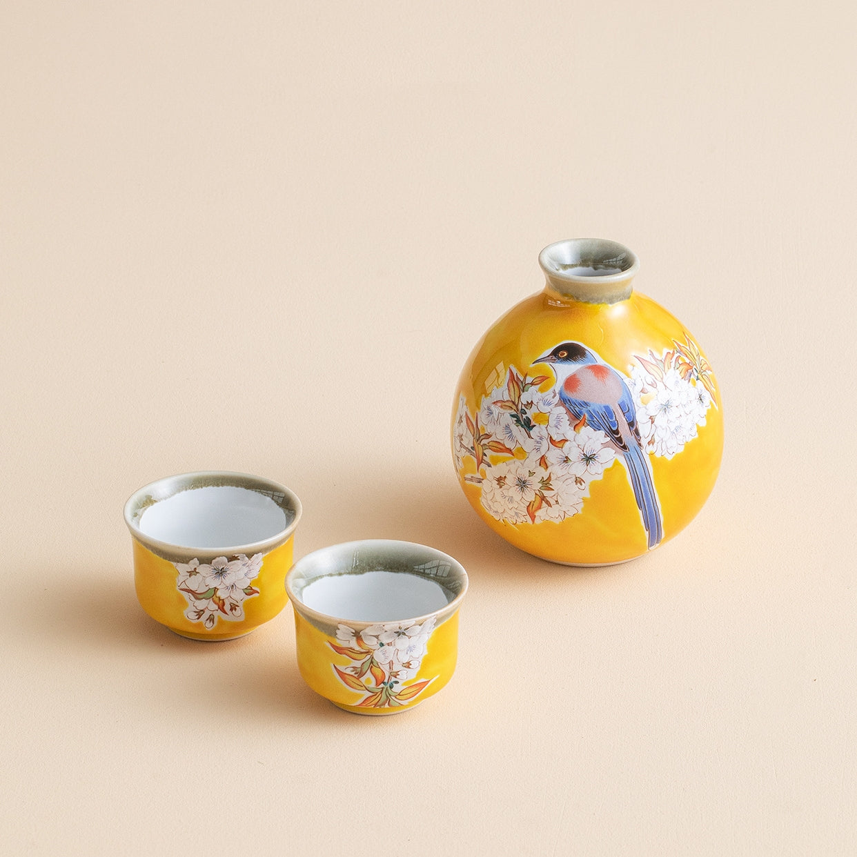 Kutaniyaki Yellow Sparrow Sake Set