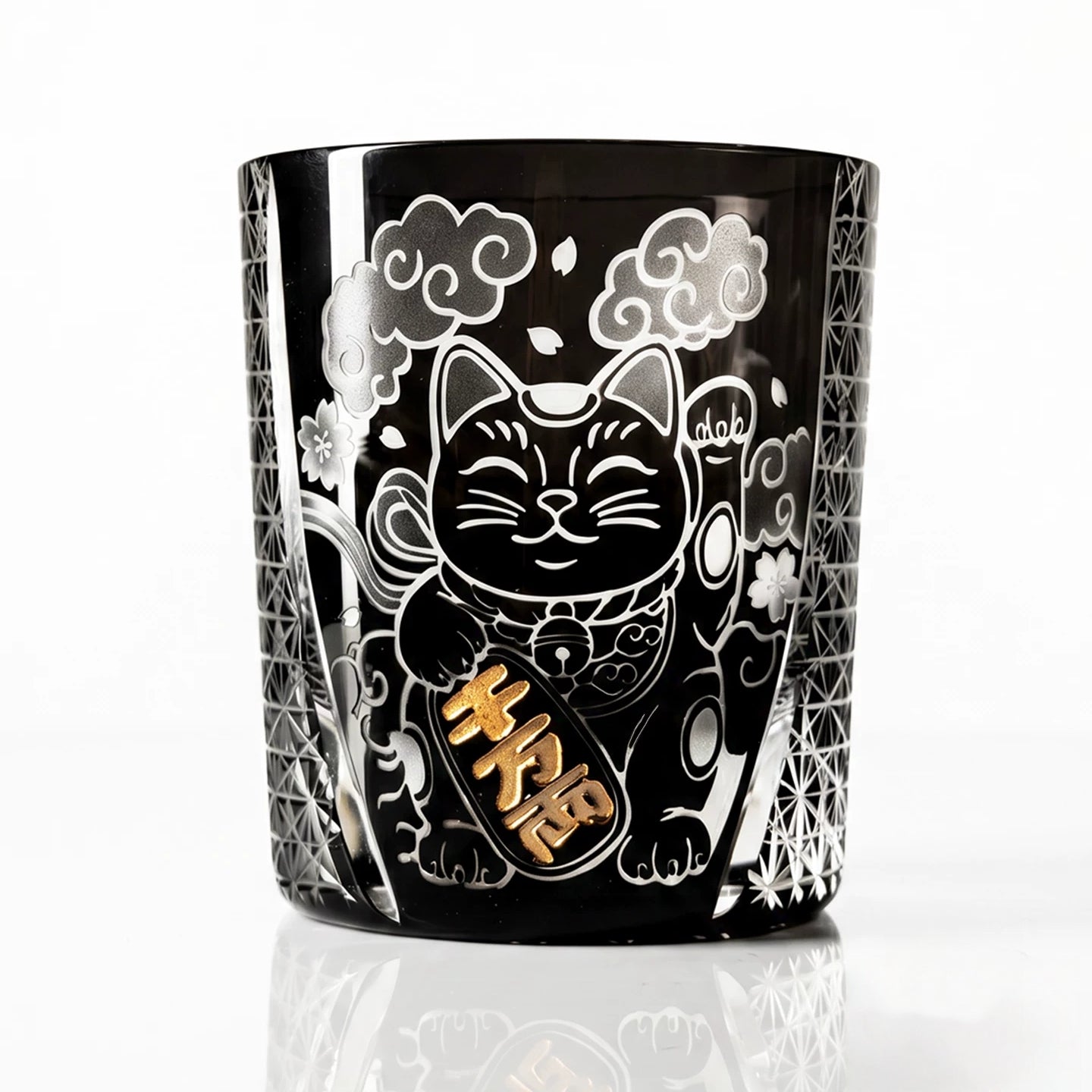 Verre à whisky Kuro Kin Maneki Neko en Edo Kiriko avec boîte en bois
